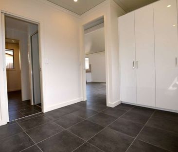 Fully Fenced, Pet Friendly, Two bedroom garden flat - Photo 4