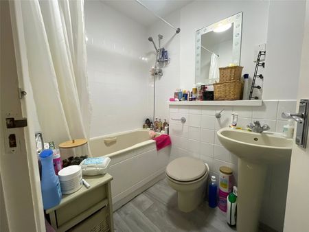 Alice Road, Aldershot, Hampshire, GU11 - Photo 4