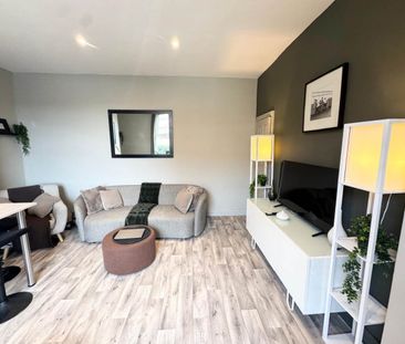 MARTIN TERRACE (room 3), BURLEY, LEEDS - Photo 1