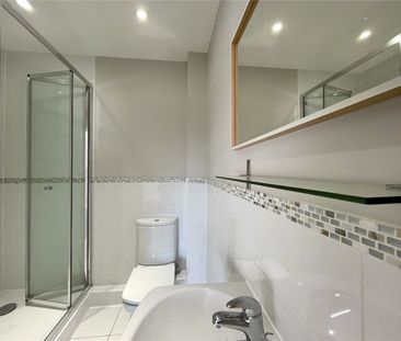 Redecorated modern apartment in the heart of the town centre just o... - Photo 6