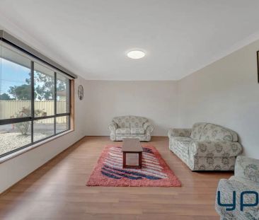 “Perfect Family Living in a Peaceful Court Location !!” - Photo 6