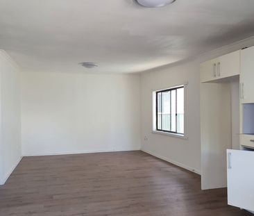 Semi-detached Two bedroom House - Photo 3