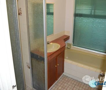 FAMILY HOME IN GREAT LOCATION !! - Photo 4