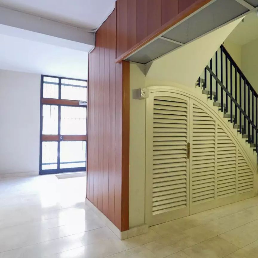 Bright room for rent in 4-bedroom apartment in Gracia - Foto 1