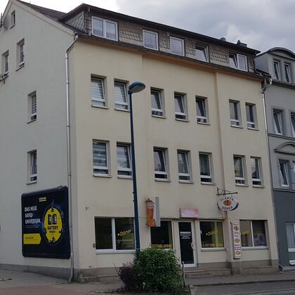 Zweiraumwohnung mit Einbauküche in zentraler Lage - Foto 2