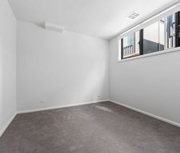 IMPRESSIVE 4 BED, 3 BATH TOWNHOUSE IN BEAUTIFUL CAMBERWELL - Photo 4