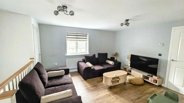 2 bedroom coach house to rent - Photo 1