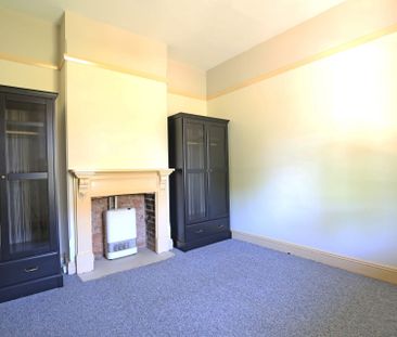 FAMILY HOME IN QUIET STREET - Photo 4