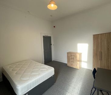 10 bedroom house share to rent - Photo 1
