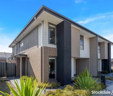 Parkfront Family Sanctuary in Prestigious Highlands Estate - Photo 3