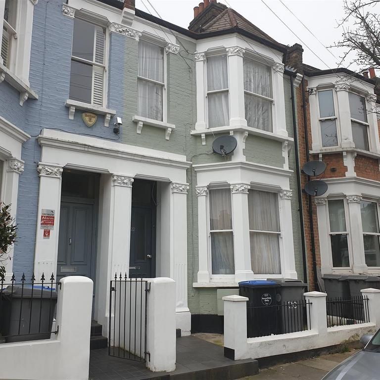 1 bedroom in a house share to rent - Photo 1