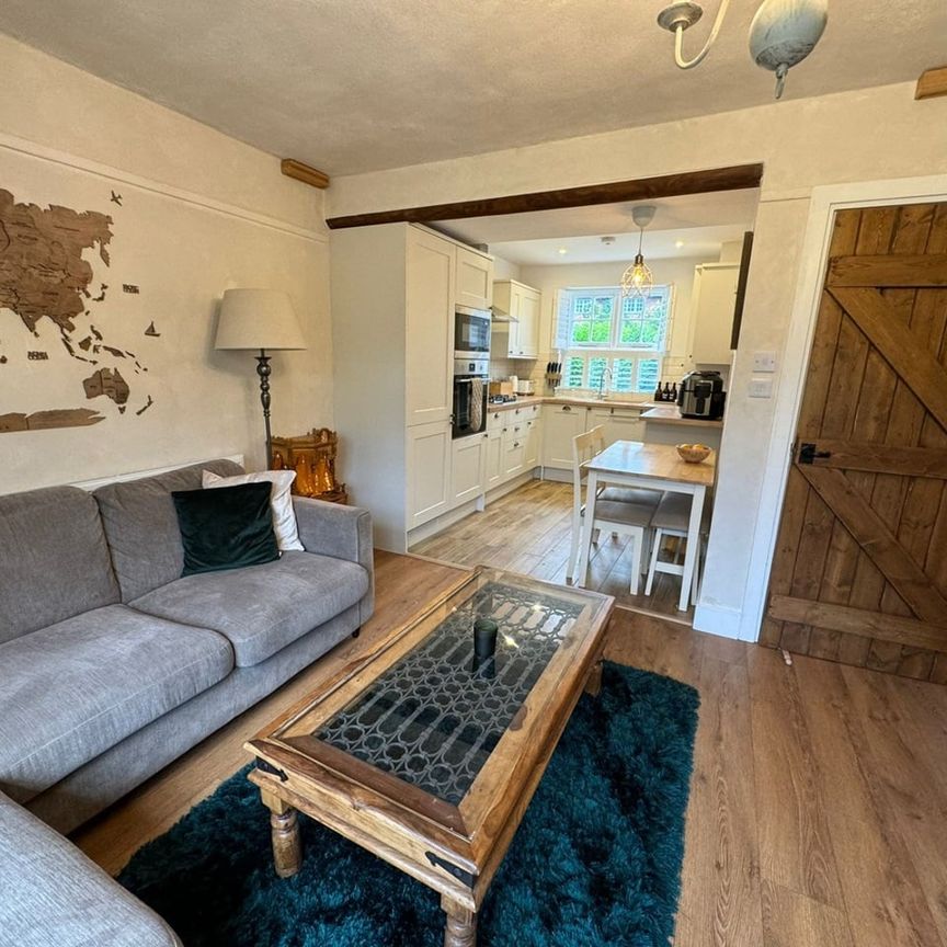 2 Bed Terraced House, Hampstead Garden Suburb, NW11 - Photo 1