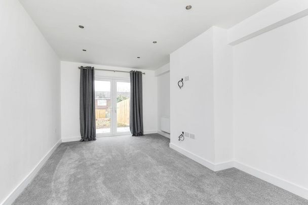 3 bedroom semi-detached house to rent - Photo 1