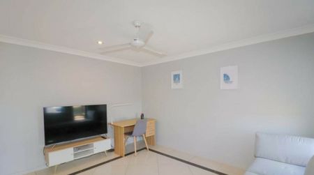 MODERN, SPACIOUS & PERFECTLY POSITIONED � EASY LIVING IN ASHFIELD - Photo 2