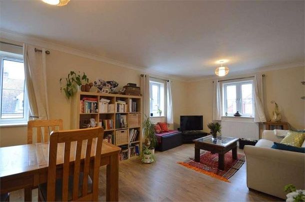 Hanbury Square, Petersfield, Hampshire, GU31 - Photo 1