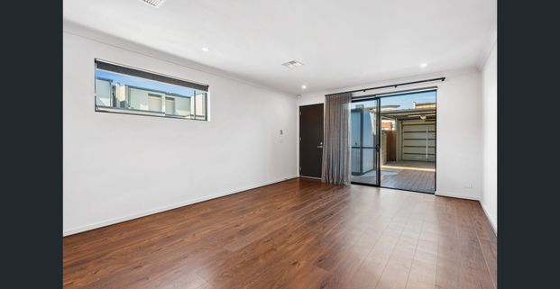 Terrace Home in the heart of Live West - Small pet negotiable - Photo 1