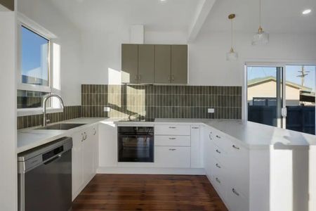 Character Home - Katikati - Photo 3