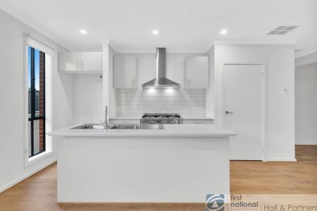 WELL PRESENTED FAMILY HOME! - Photo 4