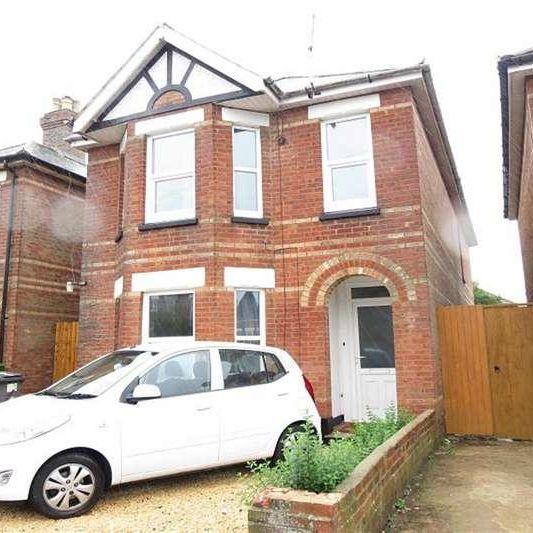 Bedroom Detached House In Winton, BH9 - Photo 1