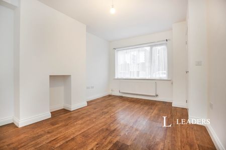 3 bedroom terraced to rent Wallis Road, Kettering, NN15 6NY - Photo 4