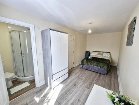 1 bedroom in a house share to rent - Photo 5