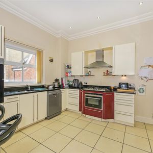 House - Detached For Rent Shaftesbury Road, Southsea - Photo 2