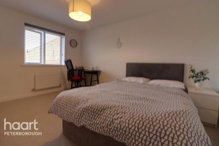 4 bedroom semi-detached house to rent - Photo 4