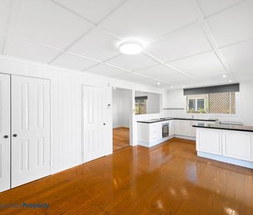 Stylish Family Home in Prime Mount Lofty Location - Photo 5