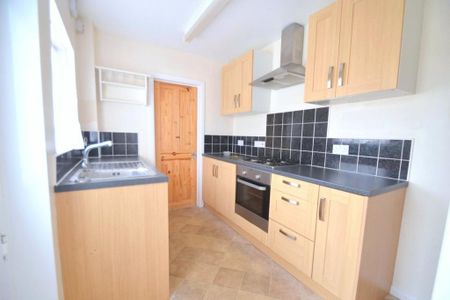 2 bedroom terraced house to rent - Photo 3