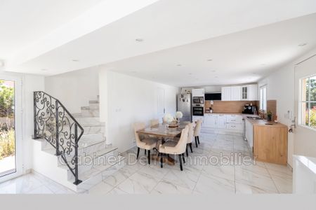Location Maison 4 pièces 86m² LA SEYNE SUR MER 83500 - Photo 3