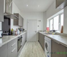 1 BEDROOM Room - Photo 2
