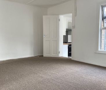 2 Bed Flat, Dunstable Road, LU1 - Photo 4