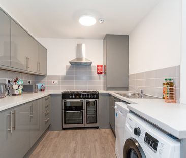 Room in a Shared House, Bigham Road, L6 - Photo 2
