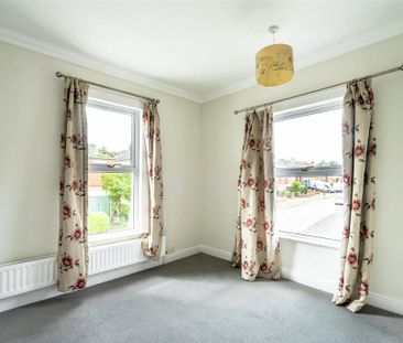2 bedroom end of terrace house to rent - Photo 6