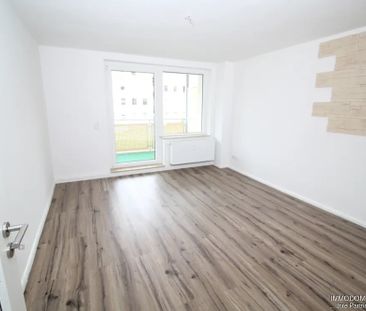 Top WOHNUNG im Erdgeschoss mit EBK und Balkon! - Photo 1