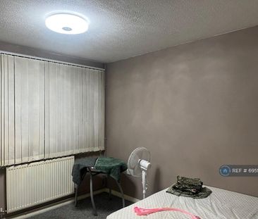 1 bedroom in a flat share to rent - Photo 1