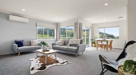 A modern home with a harbour view! - Photo 2