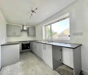 2 bedroom end of terrace house to rent - Photo 3