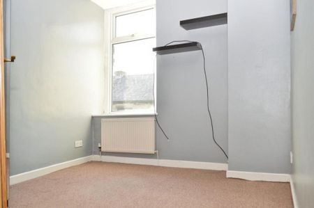 4 bedroom end of terrace house to rent - Photo 5