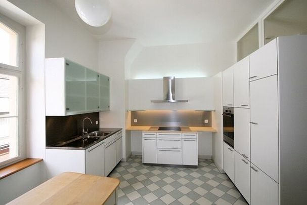 Exclusive 5.5-room apartment in the heart of Basel (temporarily until July 2026) - Photo 1