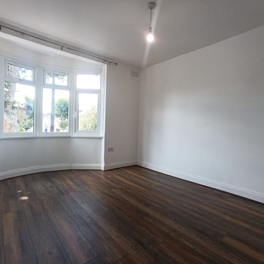 3 Bed Flat, Katherine Road, E7 - Photo 1