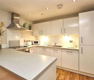 Woking, Surrey, GU21 - Photo 2