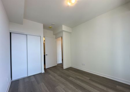 For Lease - 6 David Eyer Road Unit# 701, Richmond Hill, Ontario - Photo 3