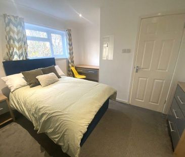 1 bedroom in a house share to rent - Photo 2