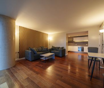 Two-bedroom apartment in the prestigious West Tower, Liverpool - Photo 4