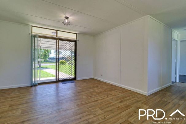 Renovated Home In Quiet Col-de-Sac - Photo 1