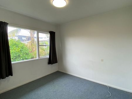 Newly renovated kitchen, easy access to highway - Photo 4