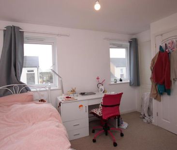 Welcome to this charming 4-bedroom townhouse nestled on Wood St in ... - Photo 3