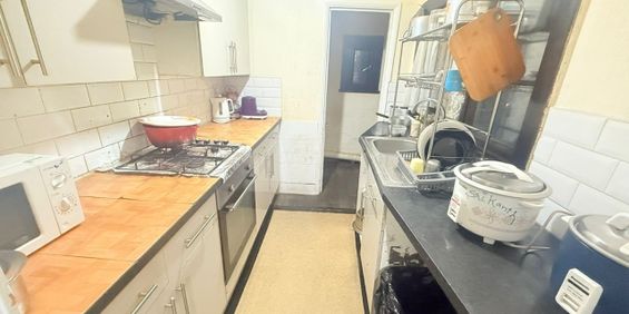 Room in a Shared House, Reigate Road, IG3 - Photo 3