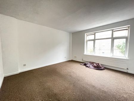 4 Bed Terraced House, Westbury Road, IG11 - Photo 2